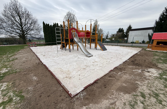 Modernizace hřiště – bezpečné pryžové obruby